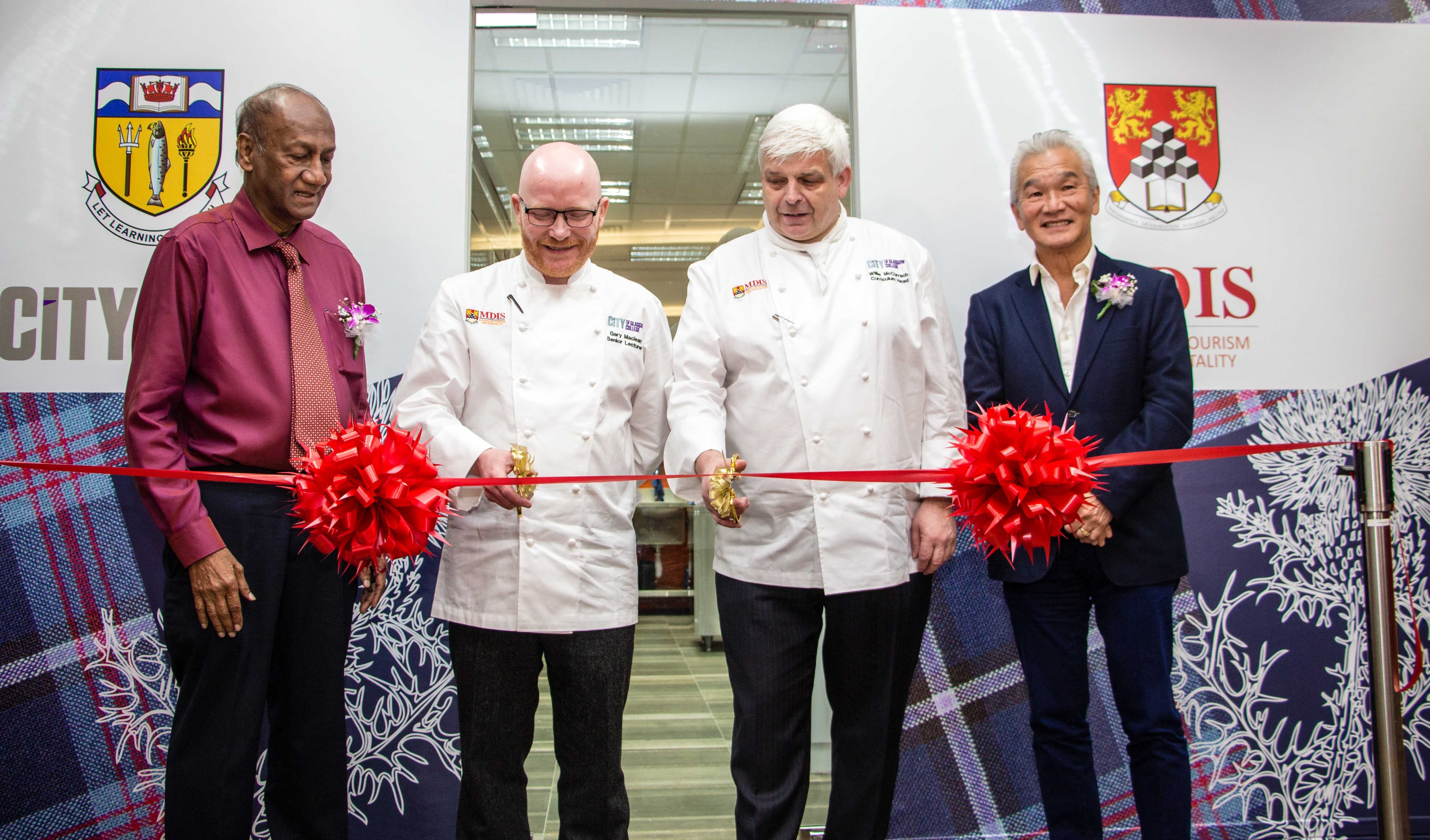 MDIS khai truong trung tam thuc hanh am thuc va lam banh hinh anh