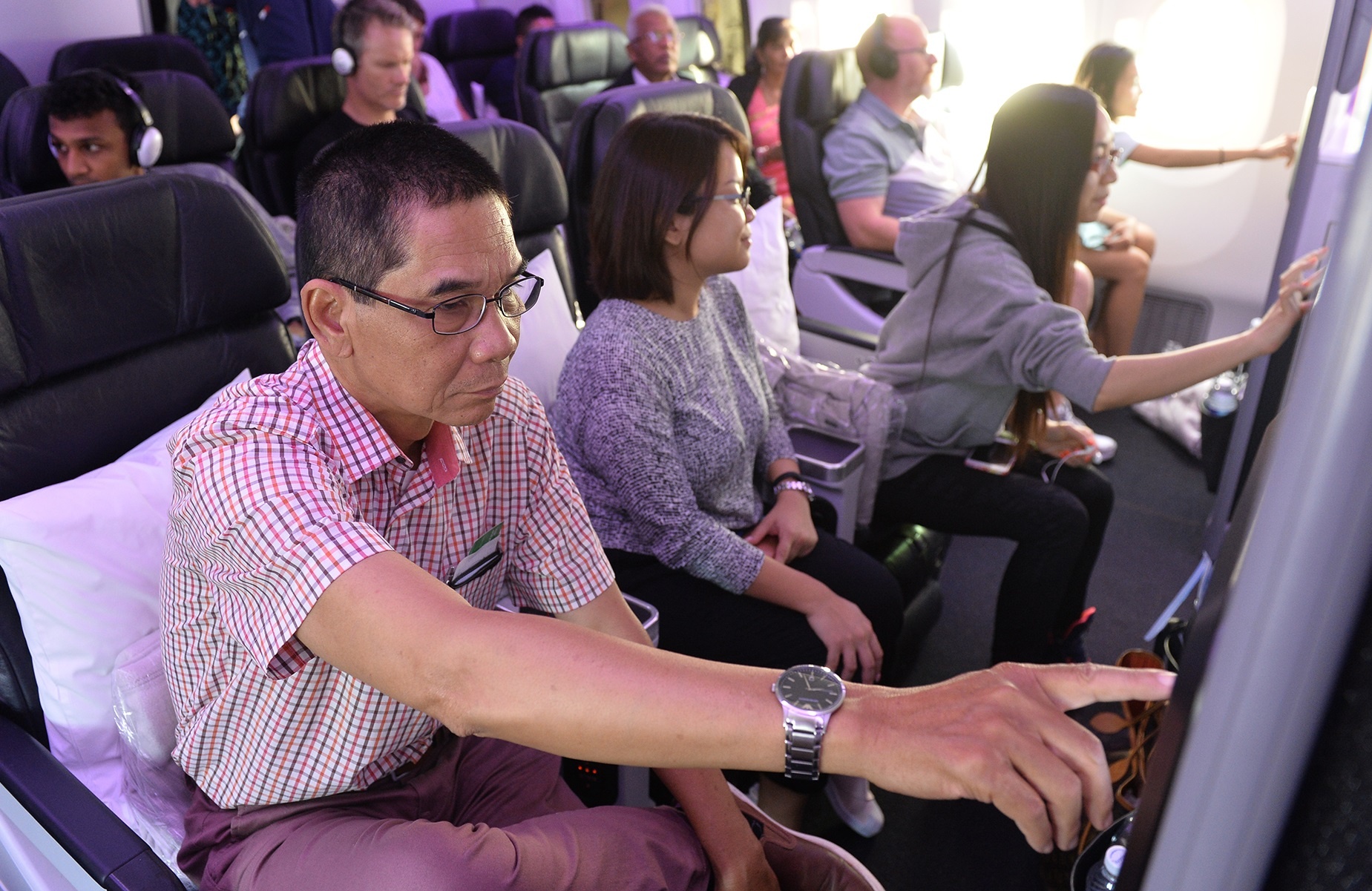 Nhung trai nghiem thu vi tren chuyen bay tu TP.HCM den Auckland hinh anh