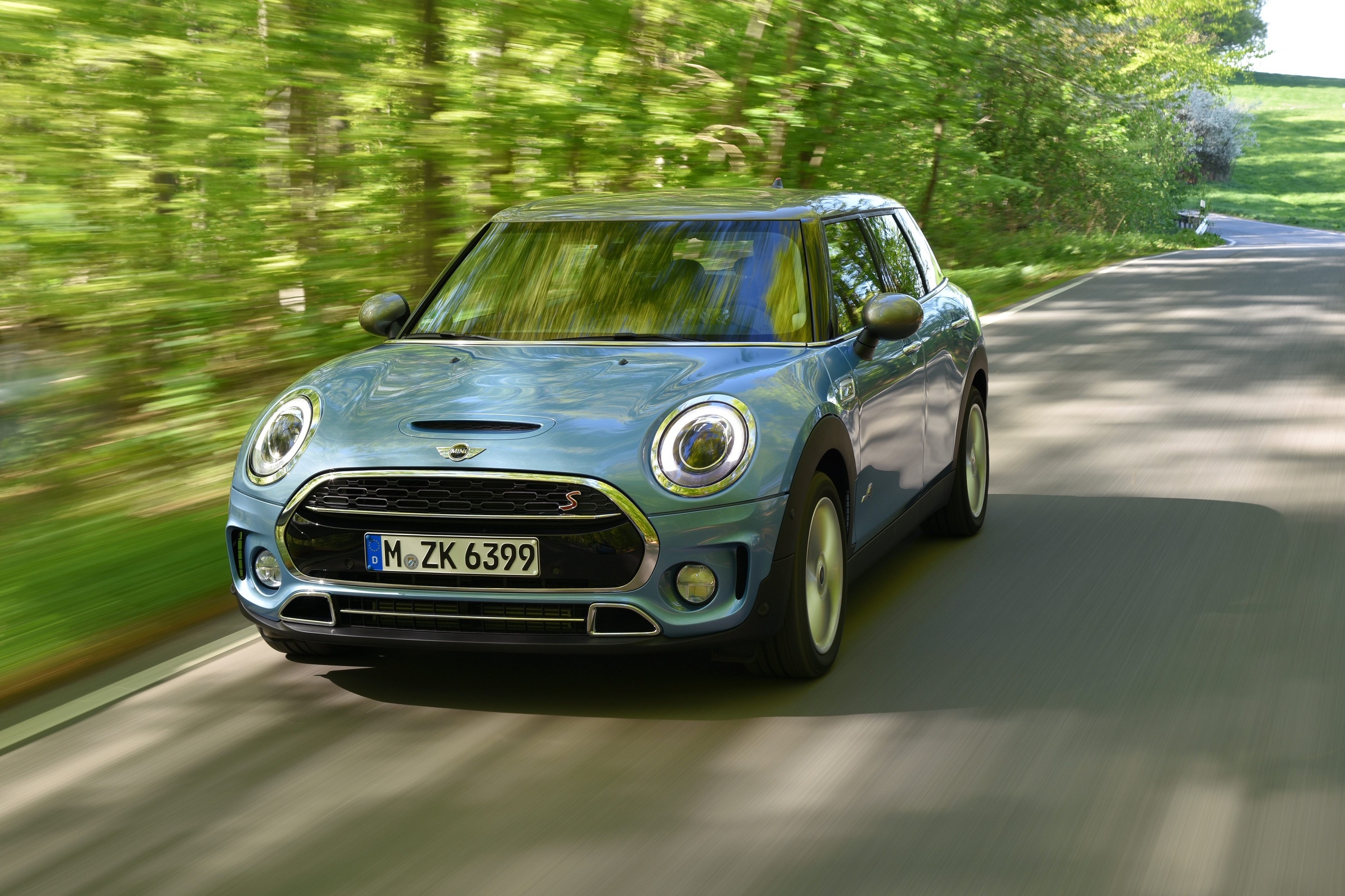 MINI Clubman: Mau xe phong cach co dien va lich lam hinh anh