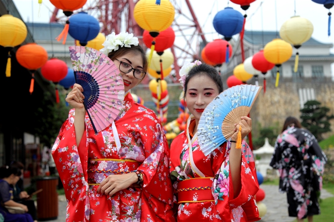 Trai nghiem van hoa xu phu tang voi le hoi Mat troi moc tai Ha Long hinh anh
