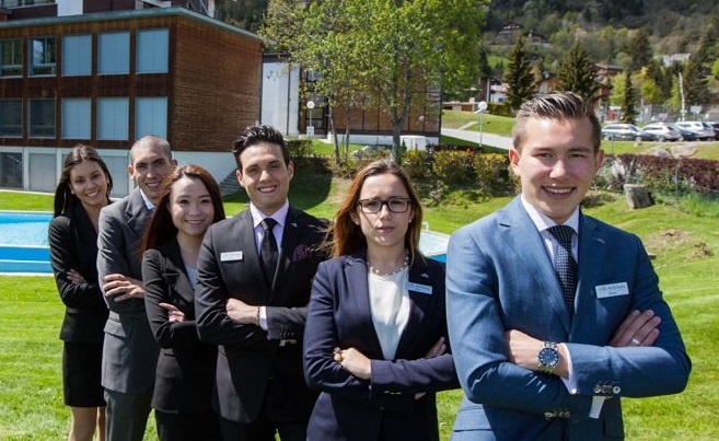 Hoc quan tri khach san tai Hoc vien Les Roches, Thuy Si hinh anh