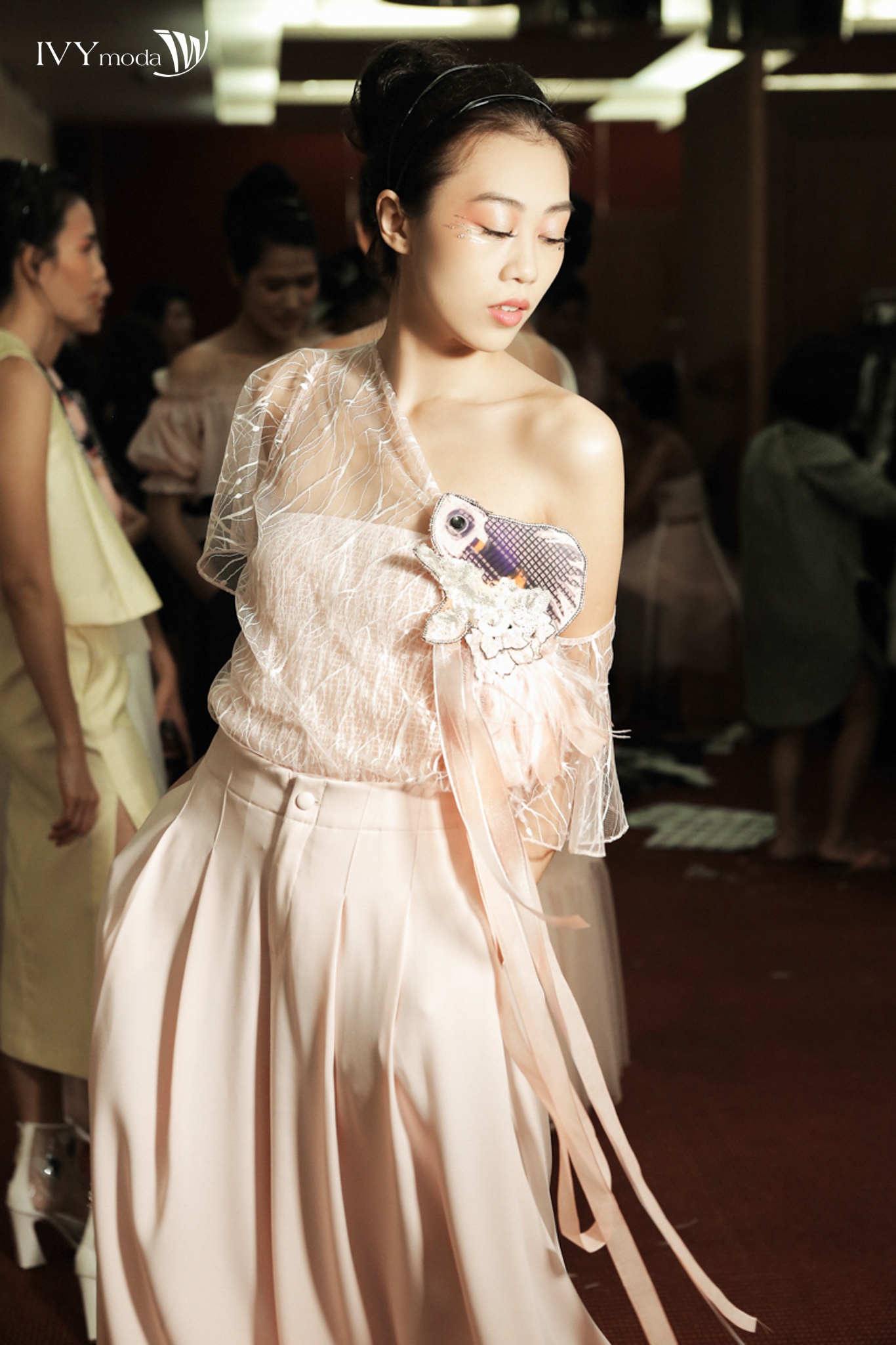 beo nhun,  hoa tiet 3D,  slogan len ngoi mua xuan he anh 9