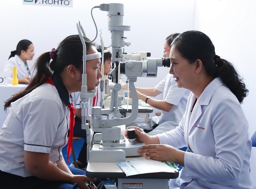 Nguyen nhan hoc sinh mac tat khuc xa ngay cang nhieu hinh anh