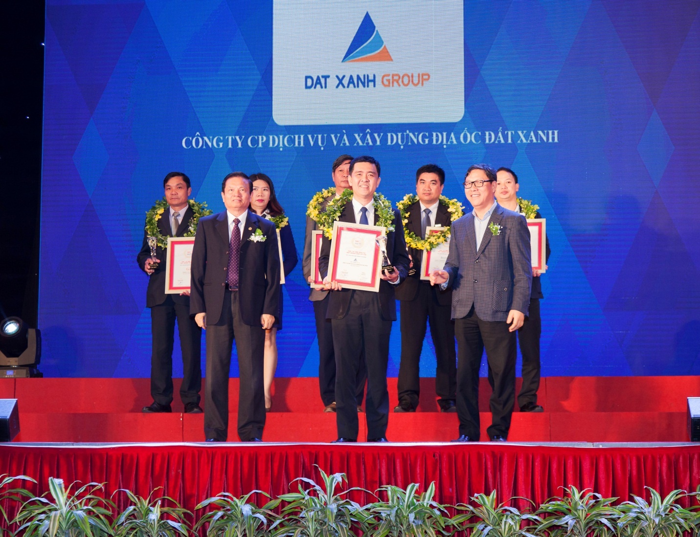 Đất Xanh vào top 10 chủ đầu tư uy tín năm 2017 ảnh 1 Dat Xanh vao top 10 chu dau tu uy tin nam 2017 anh 1