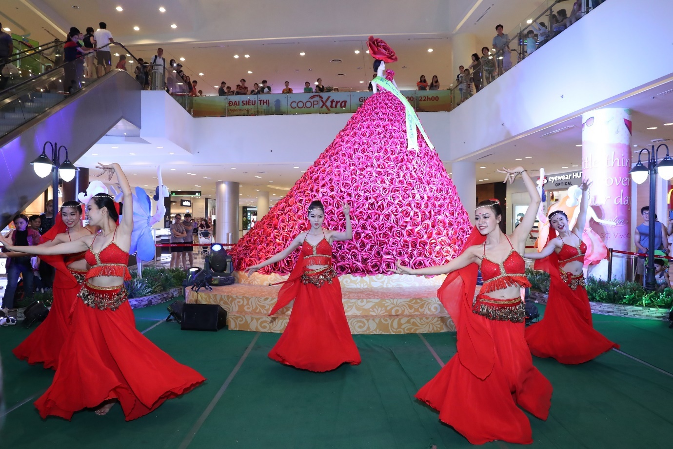 phien cho san pham du lich anh 1