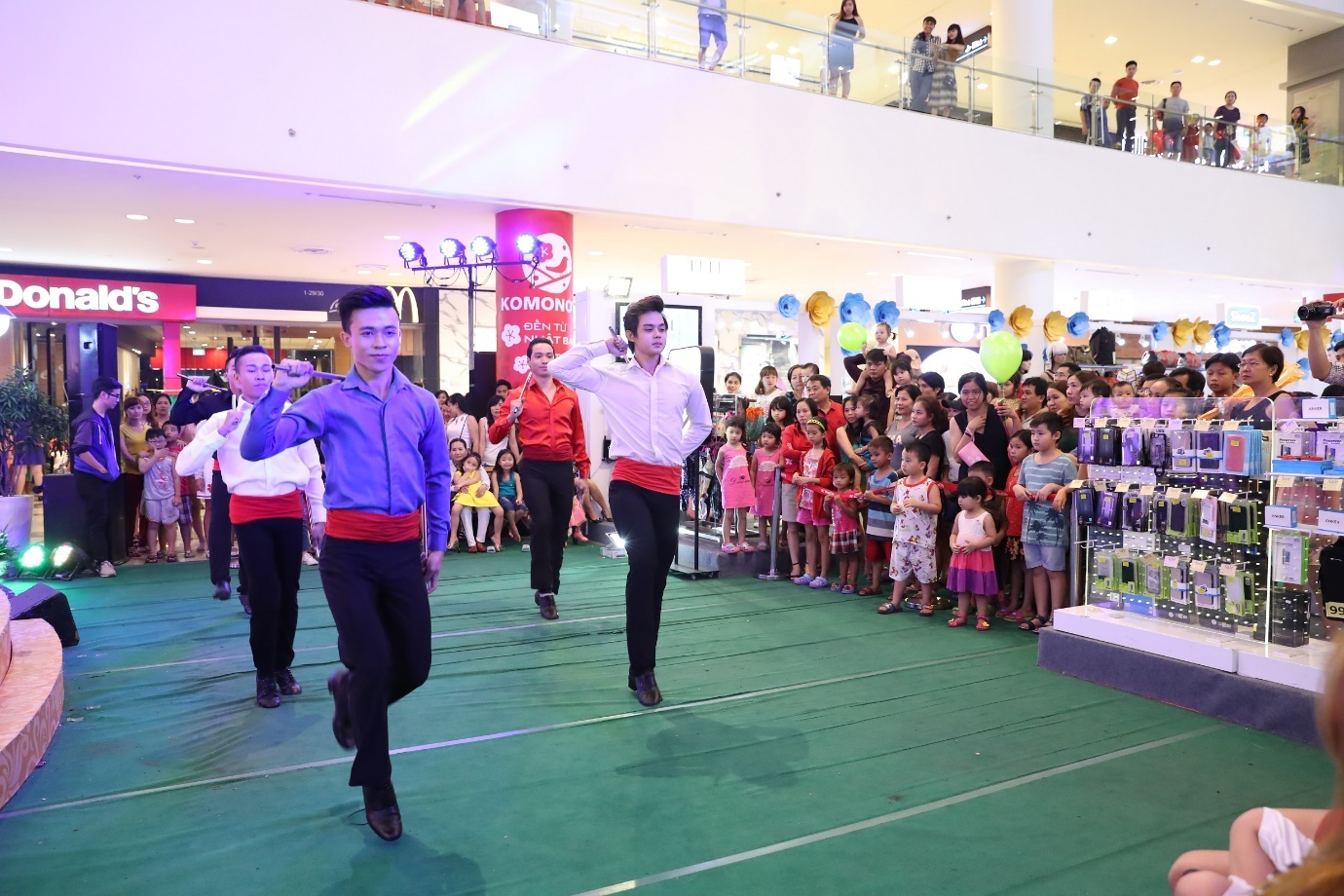 phien cho san pham du lich anh 3