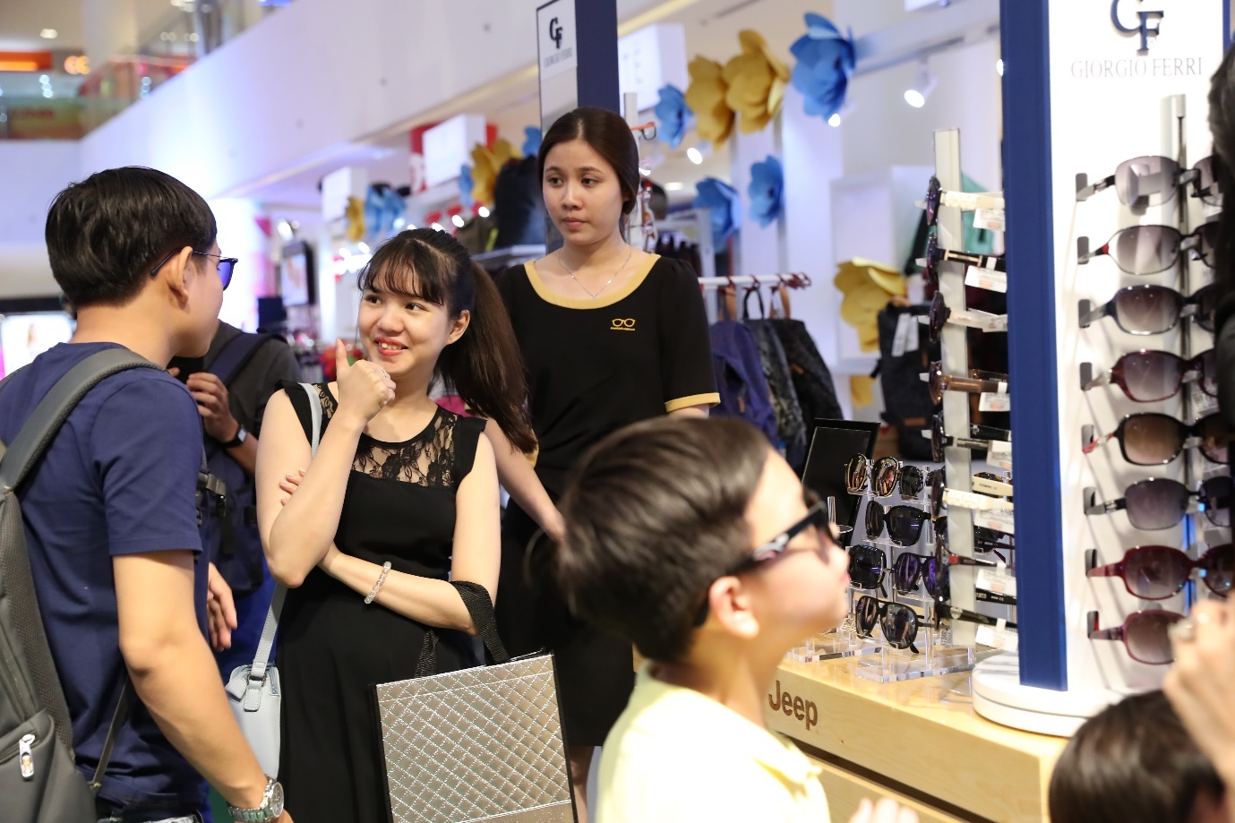 phien cho san pham du lich anh 4