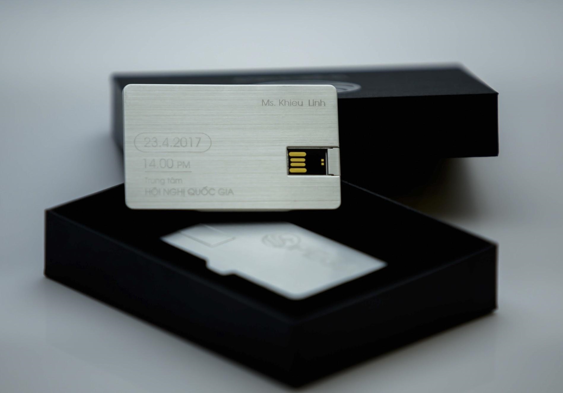 PEGA tung thiep moi lam tu hop kim vo may bay cho le ra mat san pham hinh anh