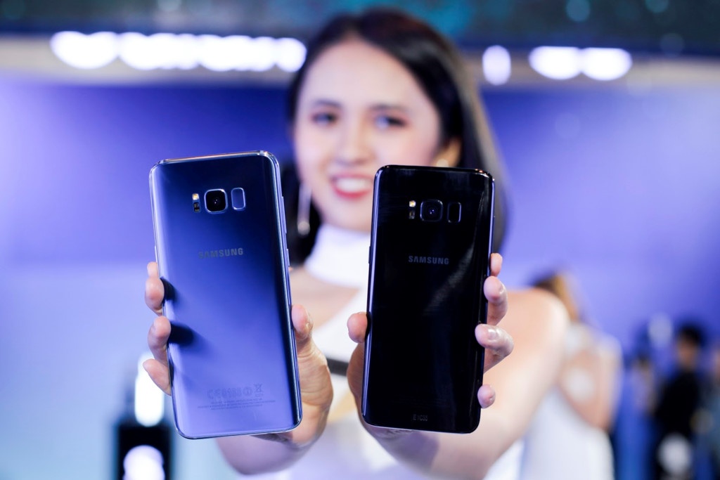 Samsung ‘ham nong’ thi truong di dong voi man ra mat Galaxy S8 hinh anh