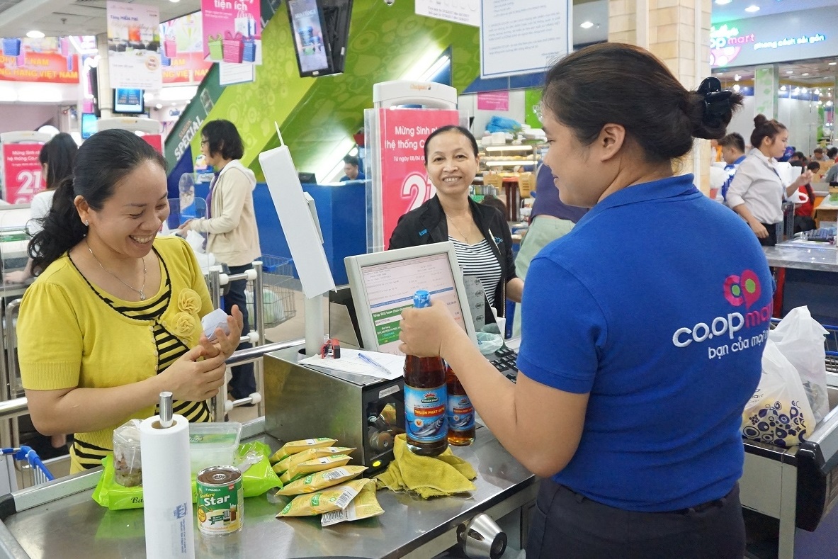 Sieu thi Co.opmart tiep tuc giam gia manh vao cuoi tuan hinh anh
