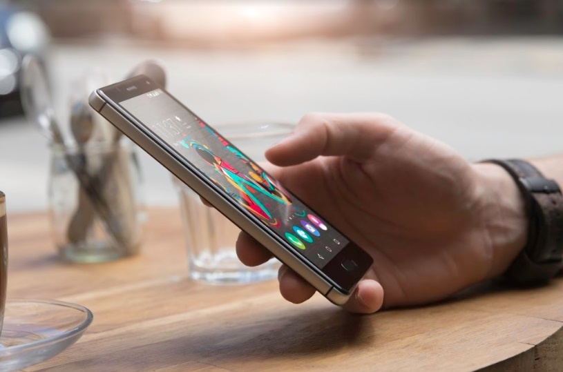 3 mau dien thoai Phap thiet ke dep, gia duoi 4 trieu dong hinh anh