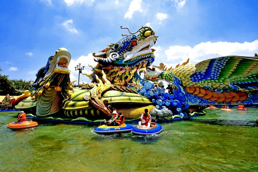 Chuoi hoat dong dac sac cho don du khach tai Suoi Tien dip dai le hinh anh