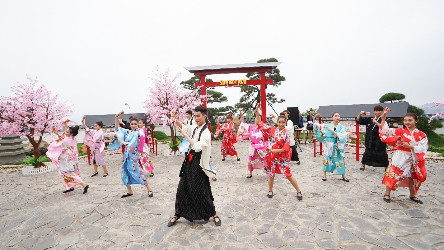 Le hoi Mat troi moc anh 8