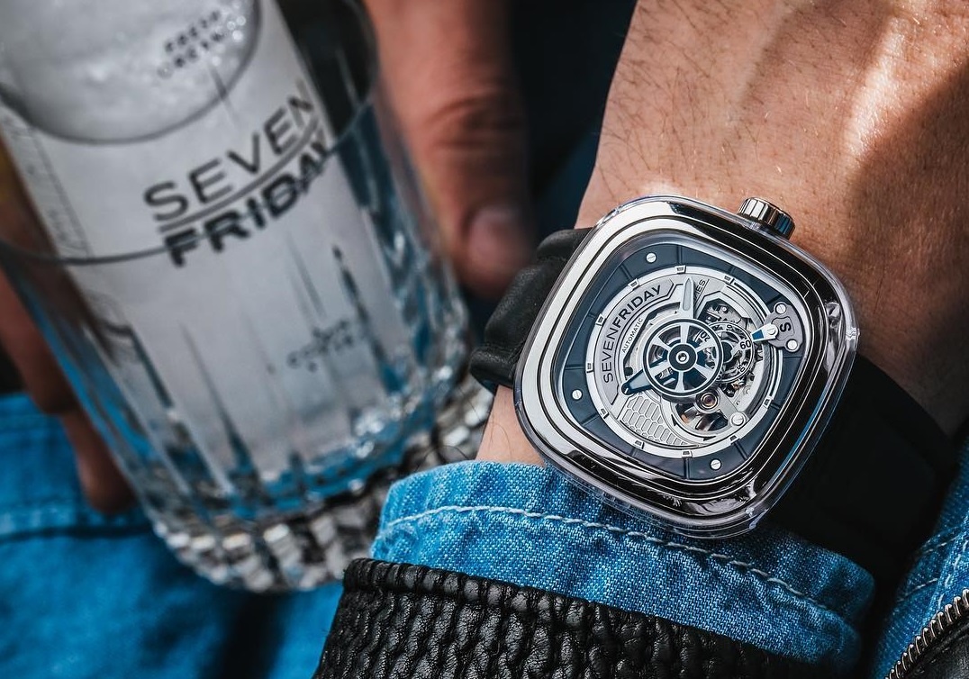 Sevenfriday ra mat thiet ke dong ho trong suot hinh anh