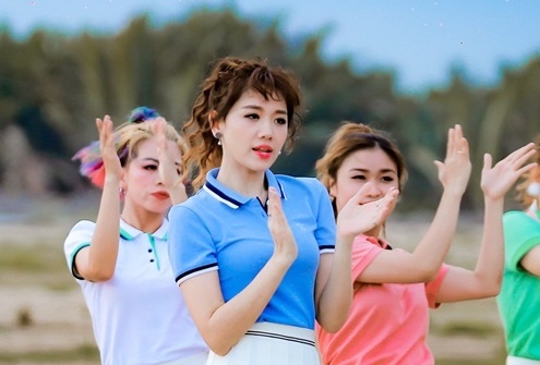 Hari Won su dung san pham thoi trang Viet Couple TX trong MV moi hinh anh