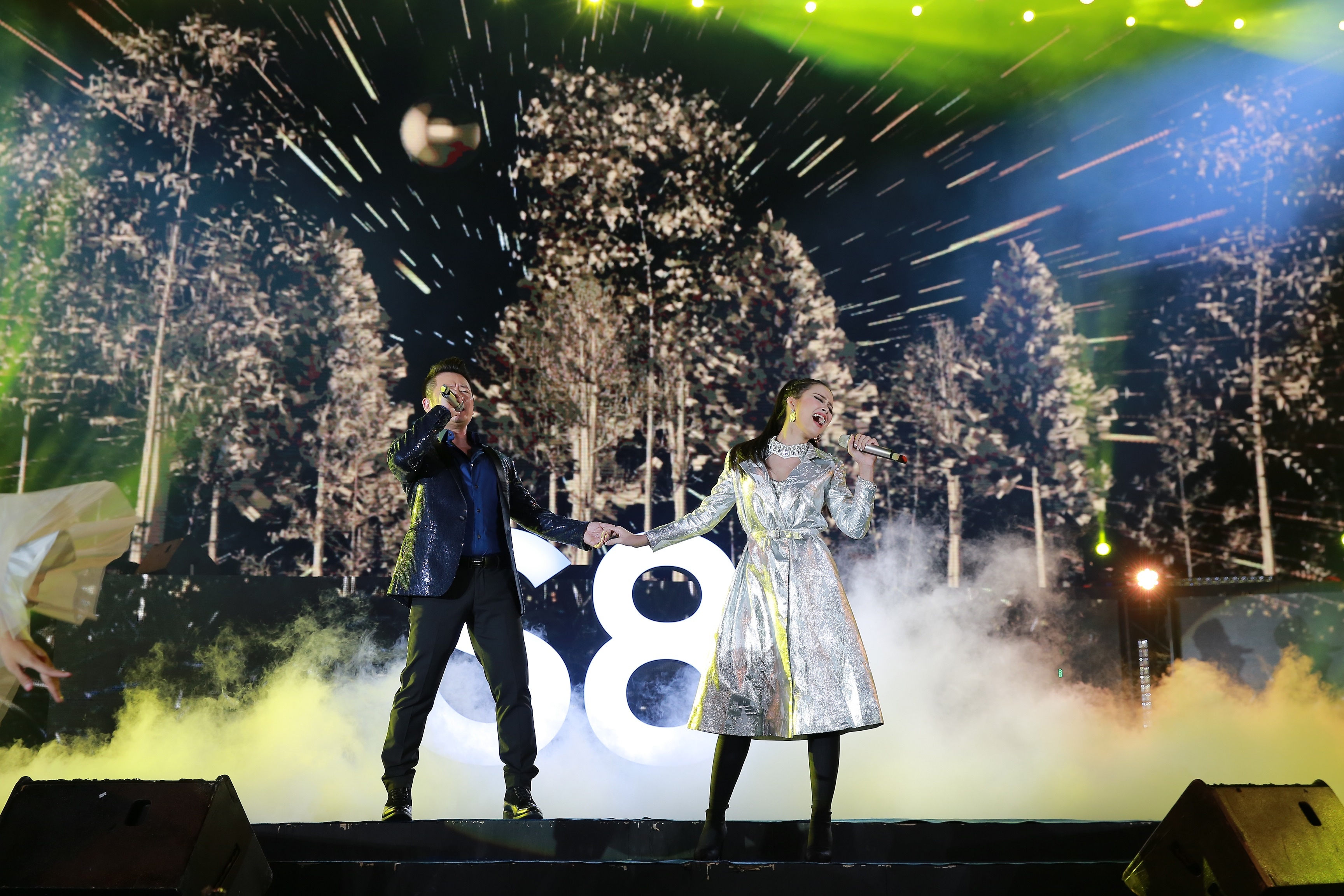 The 8Finity Show anh 4