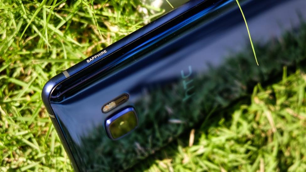 HTC U Ultra them phien ban sapphire gia 17 trieu tai VN hinh anh