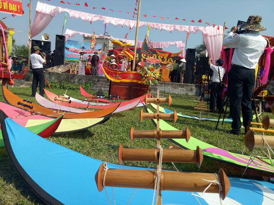 trình diễn thả diều nghệ thuật tại Hà Nội ảnh 2 trinh dien tha dieu nghe thuat tai Ha Noi anh 2