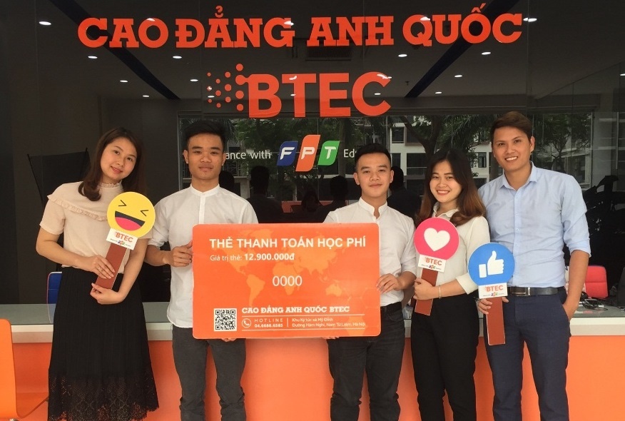 Hoc cao dang quoc te, nhan ho chieu nghe nghiep toan cau hinh anh