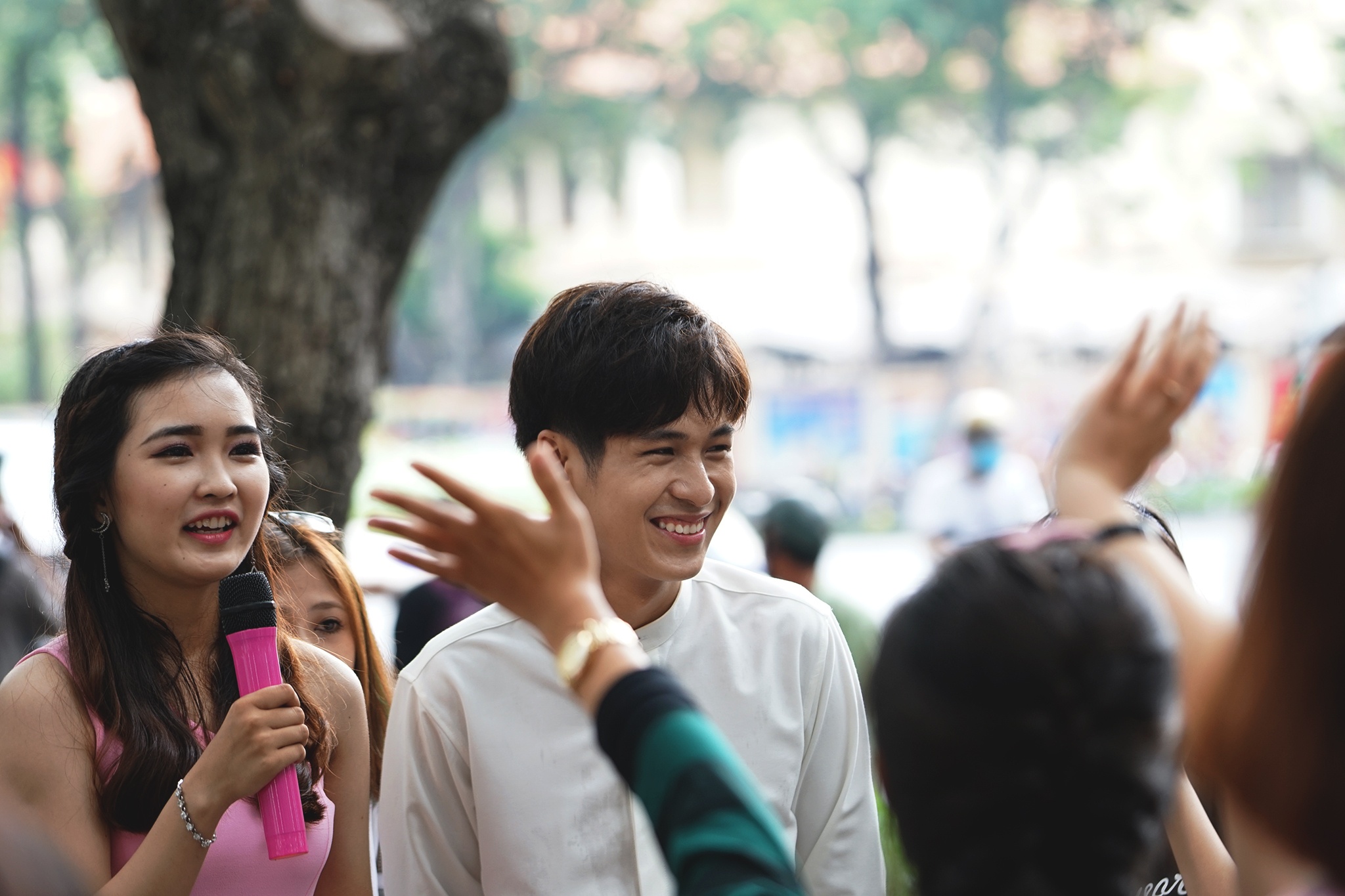 Otis tiet lo mau ban gai trong mo anh 3