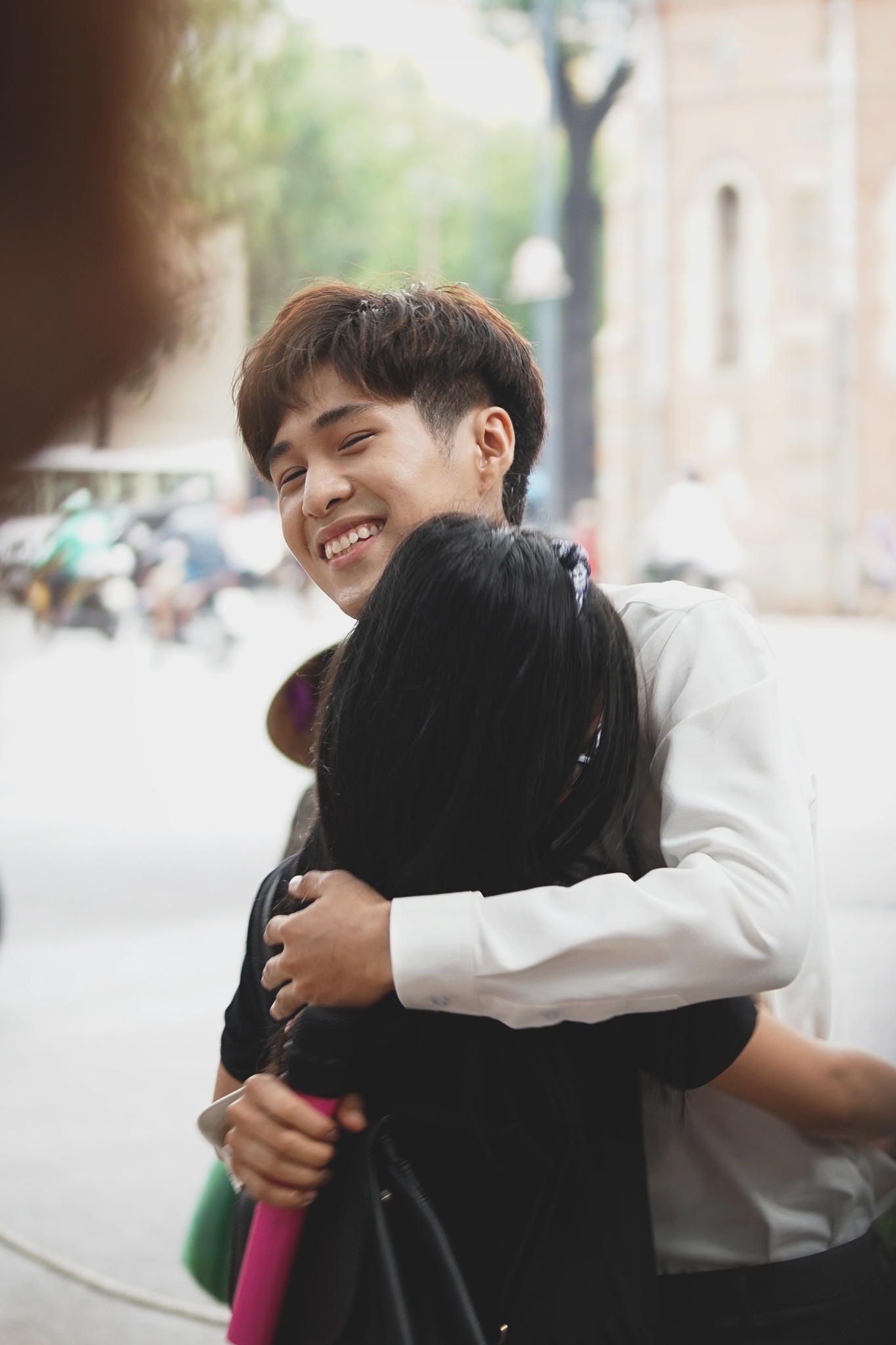 Otis tiet lo mau ban gai trong mo anh 5