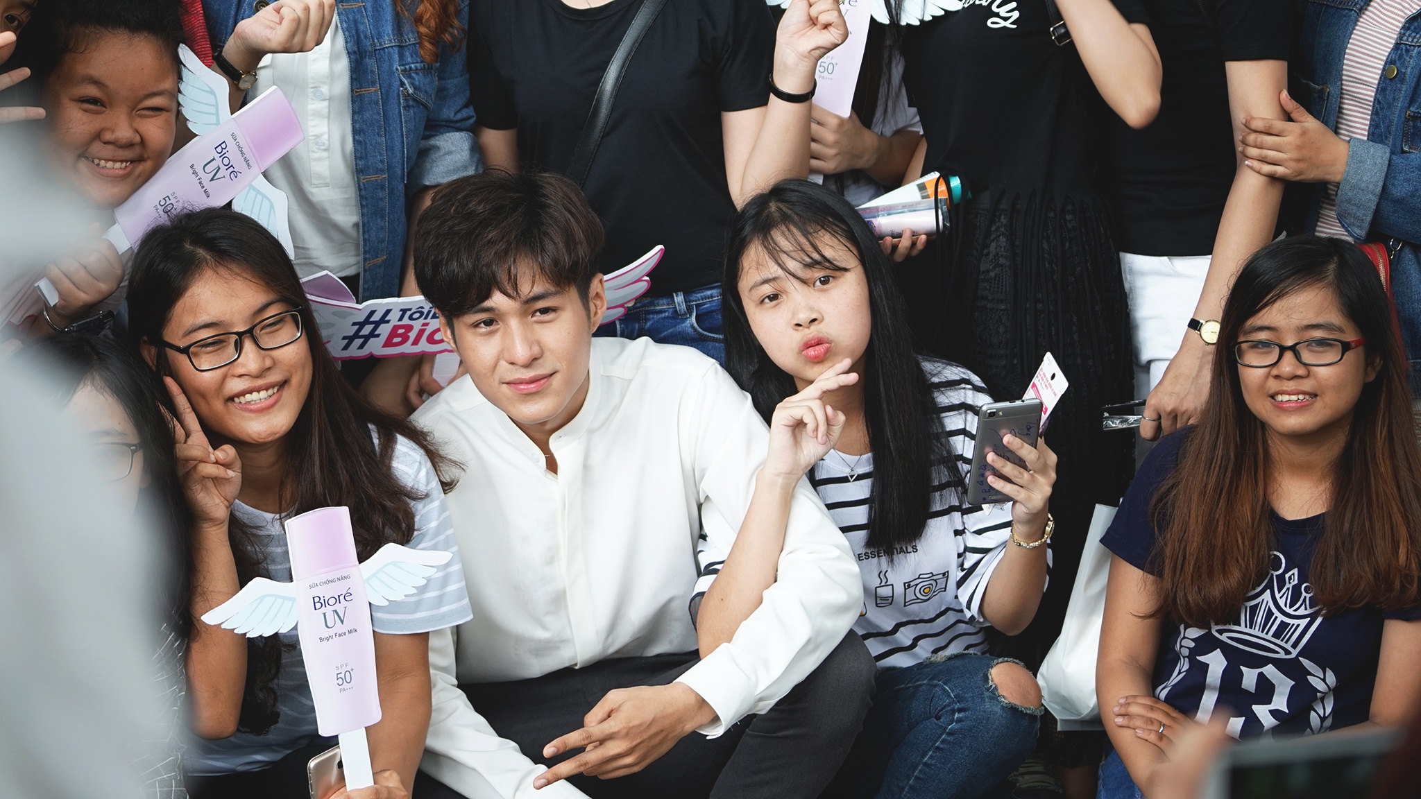 Otis tiet lo mau ban gai trong mo anh 4