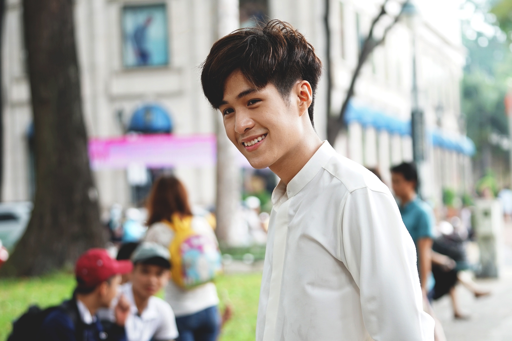 'Nam than hoc duong' Otis tiet lo mau ban gai trong mo hinh anh