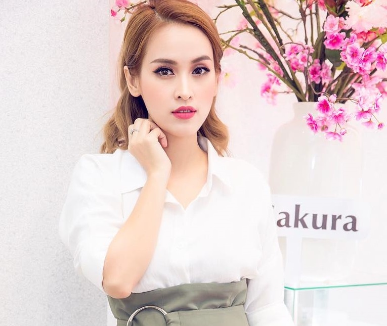 BST dau tay cua Angela Phuong Trinh chay hang sau 24 gio hinh anh