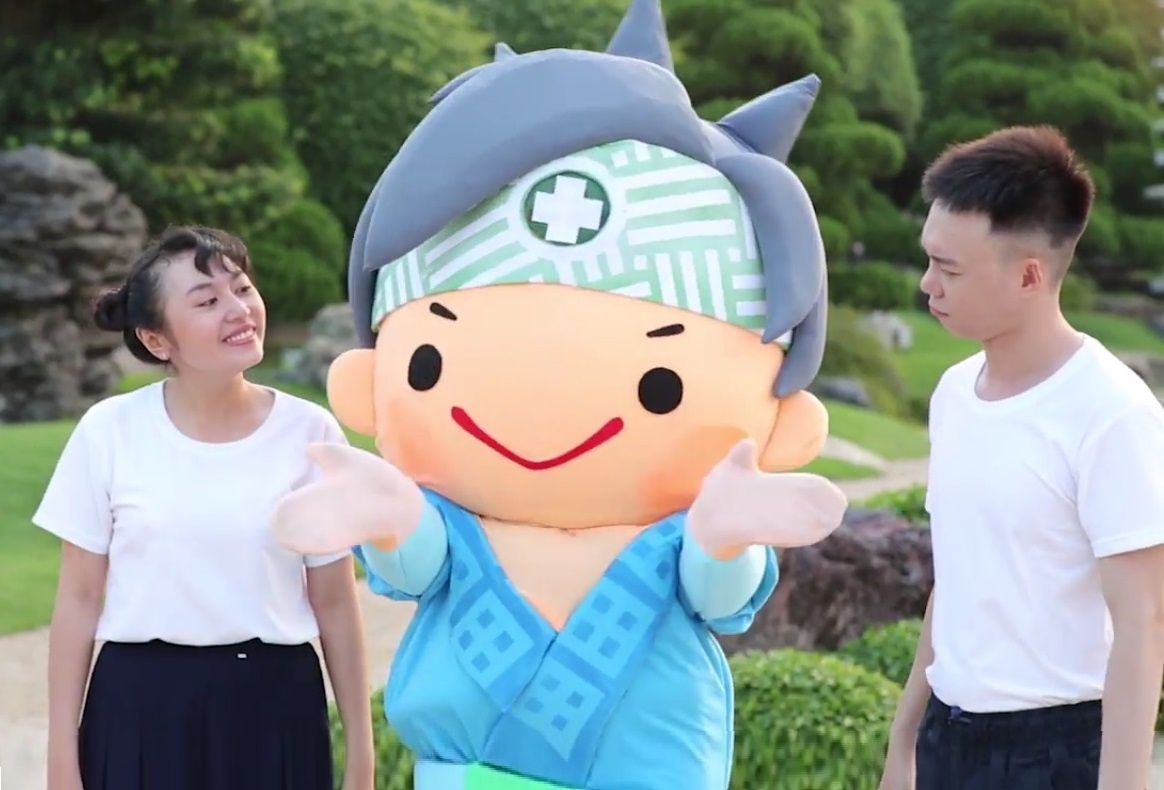 Vo kich dang yeu giup me giao duc be giu gin ve sinh hinh anh