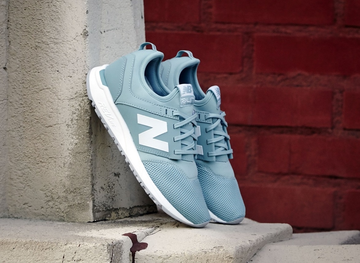 Bien hoa phong cach tu ruc ro den nha nhan voi New Balance 247 hinh anh