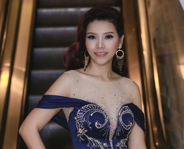 Hoa hau Xuan Thuy khoe nhan sac noi bat tai VIFW 2017 hinh anh