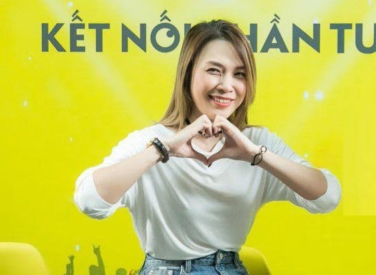 My Tam livestream chuc phuc Khoi My, Kelvin Khanh hinh anh