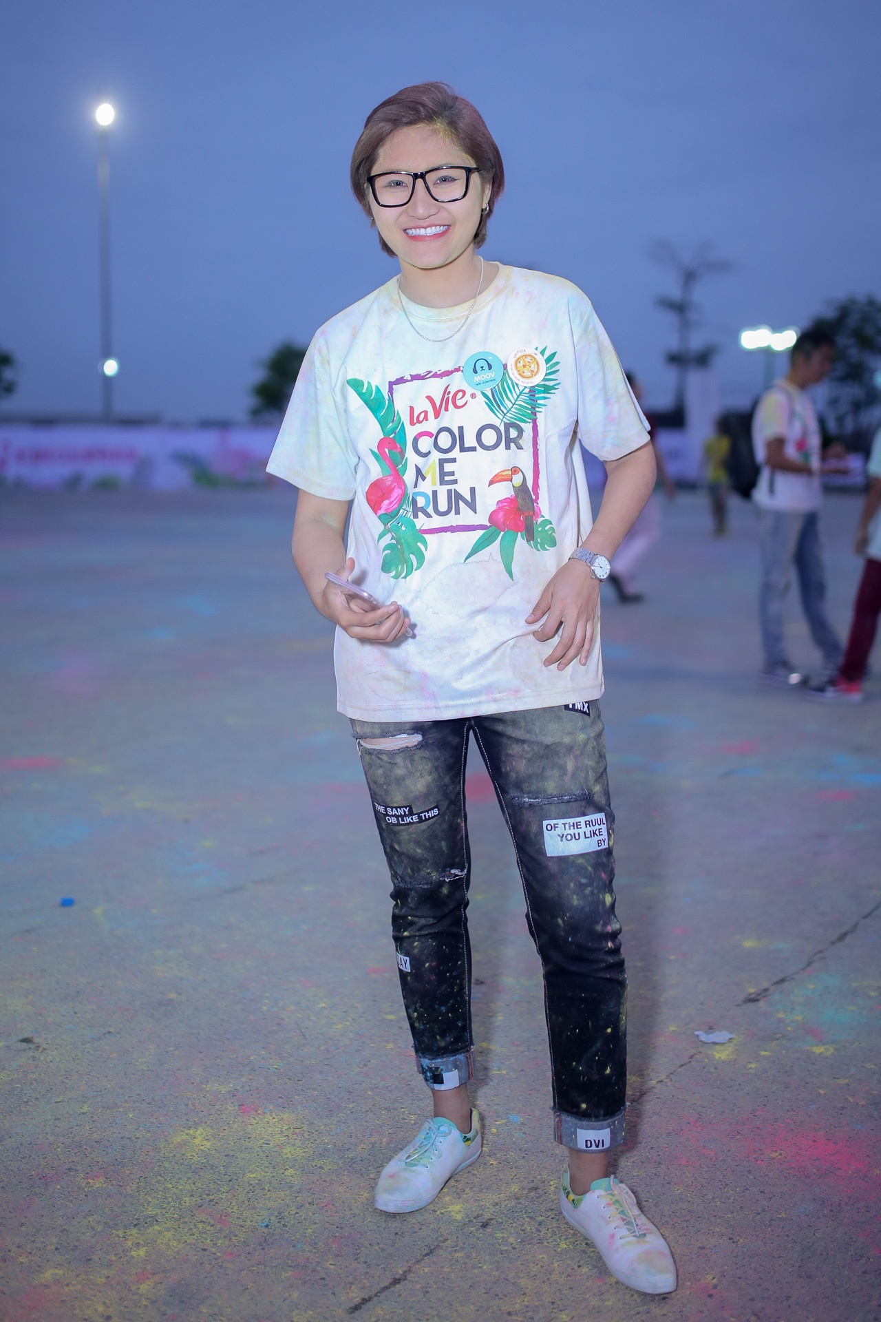 loat sneaker mau sac cho mua he anh 1