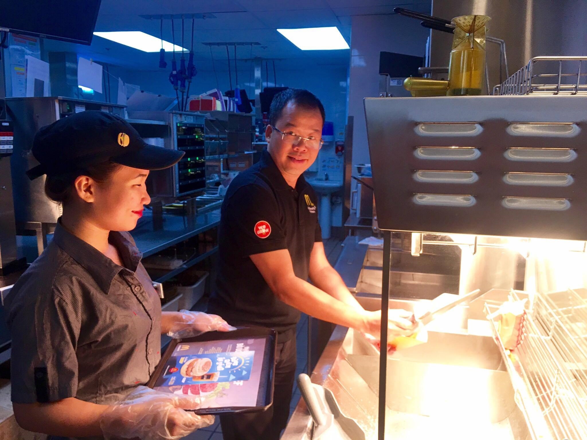 Ly do McDonald’s thu hut nhan su tre hinh anh