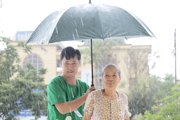 Nguoi dan Phu Tho doi mua di tam soat ung thu mien phi hinh anh