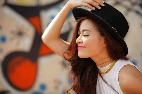 Hoang Thuy Linh, Ngo Kien Huy ‘doi dau' khi lam dac vu hinh anh