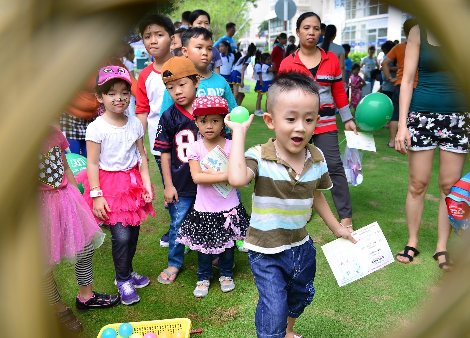 Choi ma hoc tai Ngay hoi Phu My Hung - Huong ve tre em hinh anh