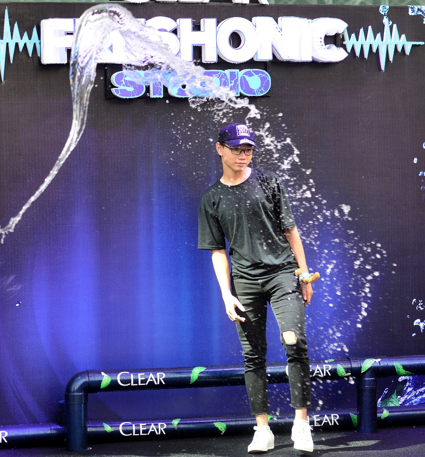 Clear Freshonic,  Clear,  EDM,  Toc Tien,  vuot thac anh 12