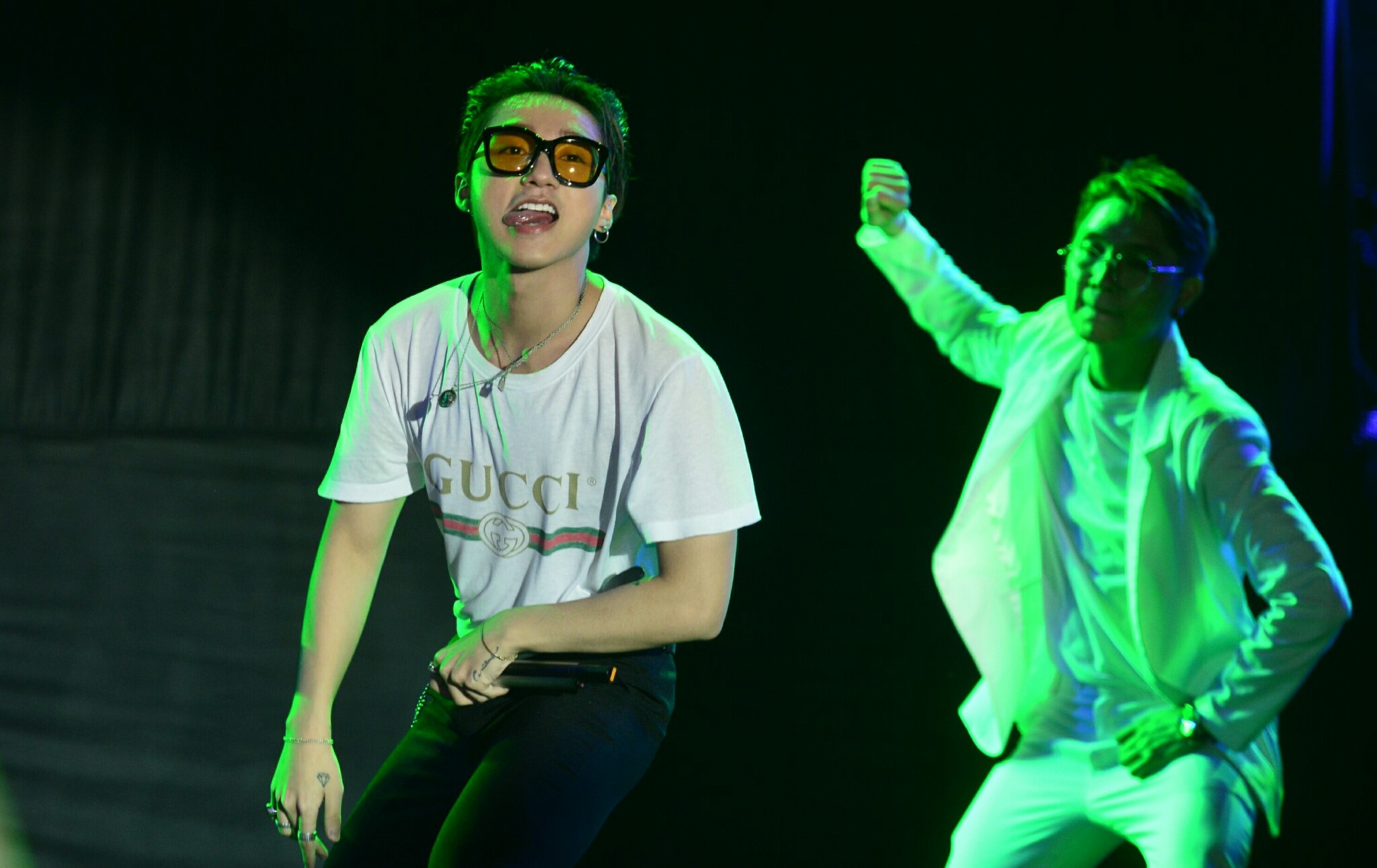 Son Tung M-TP dien cay do hieu 'dot chay' san khau EDM hinh anh