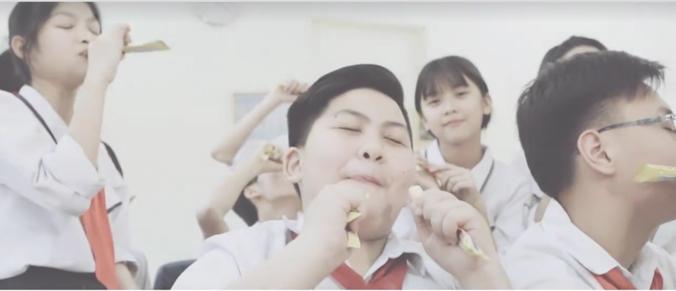 lo dien quan quan cuoc thi cover MV anh 2