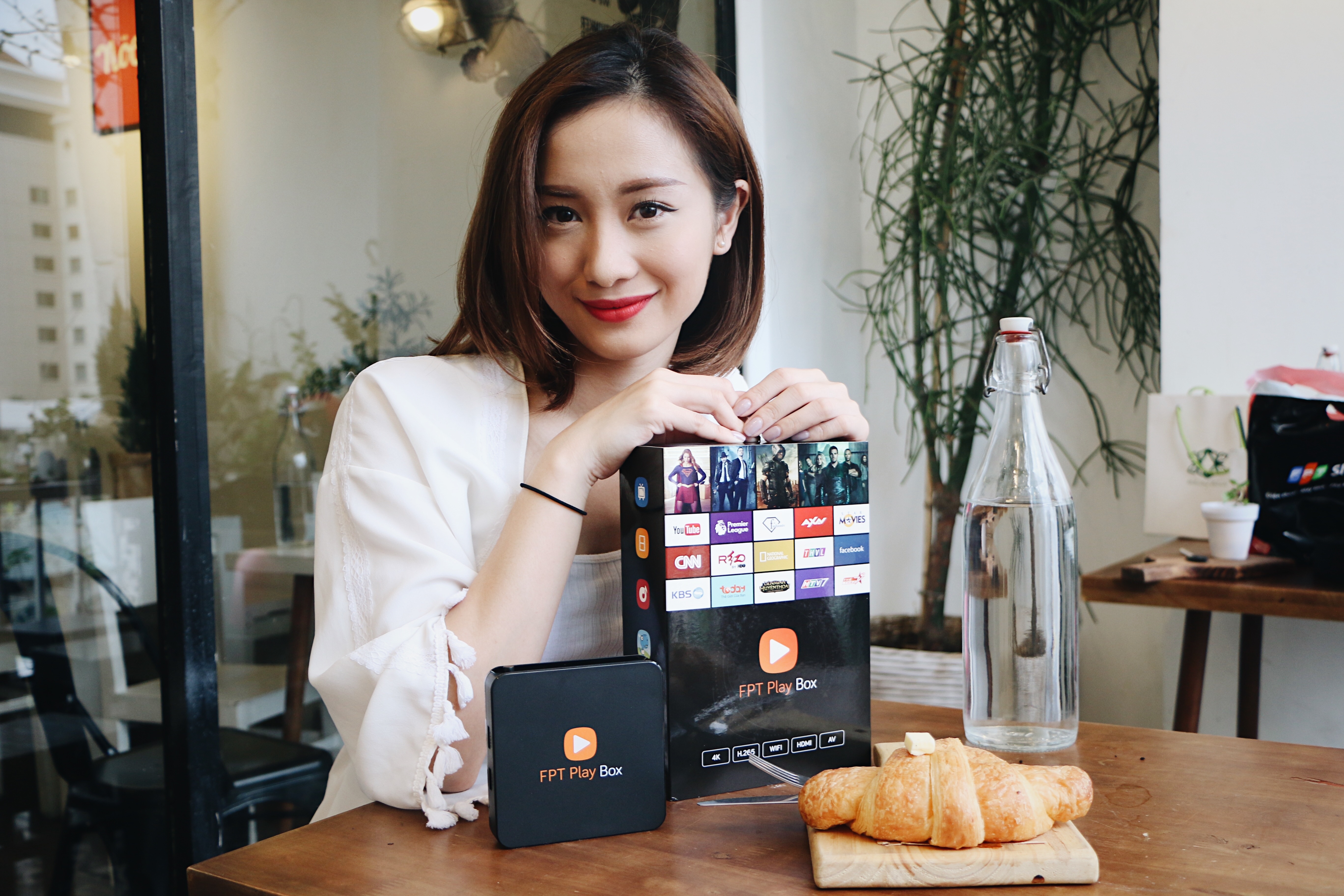 FPT Play Box gia chi 1,59 trieu dong, tang mot nam goi kenh Family hinh anh