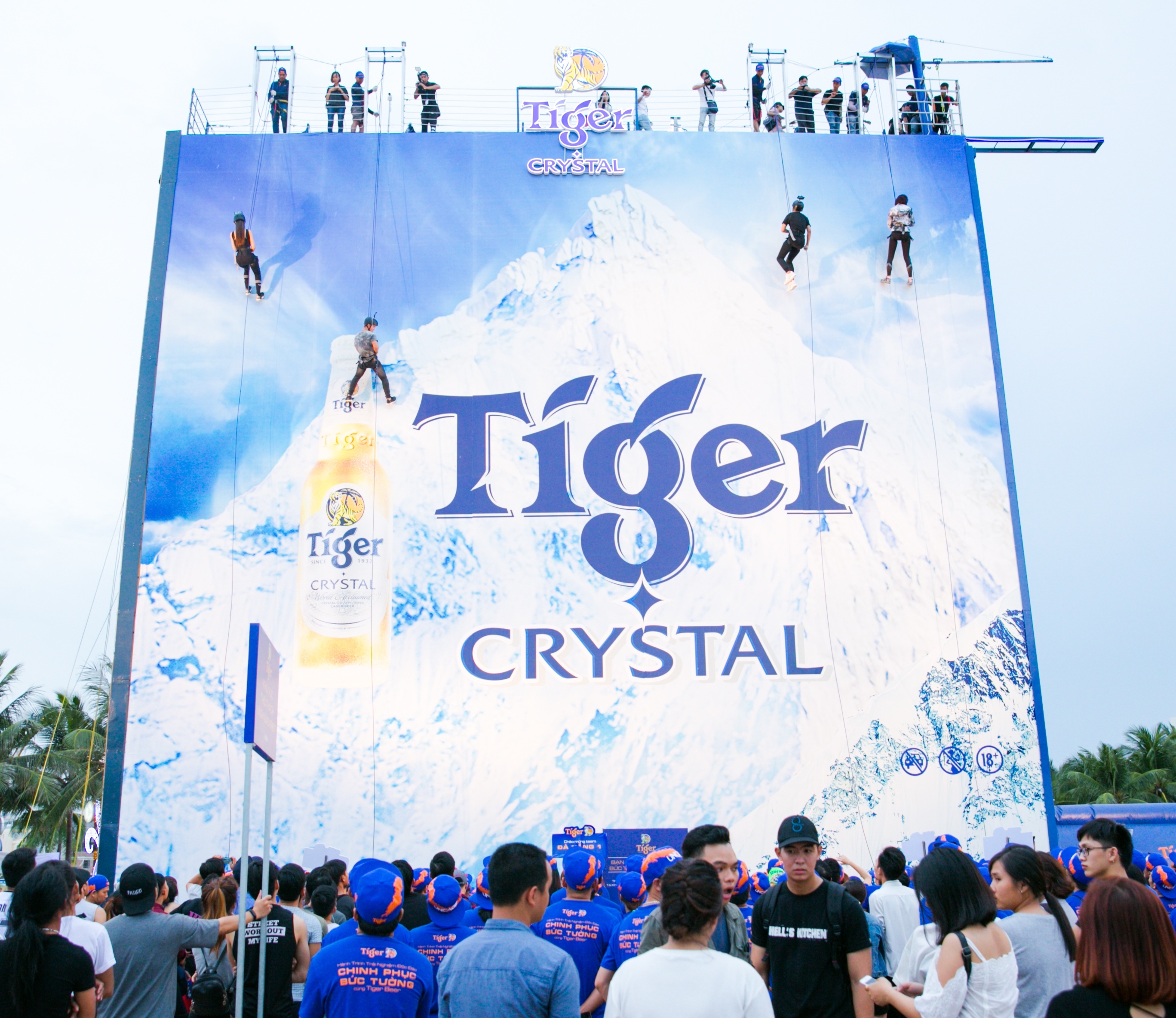 Only C trinh dien Yeu la tha thu o do cao 20 m anh 6