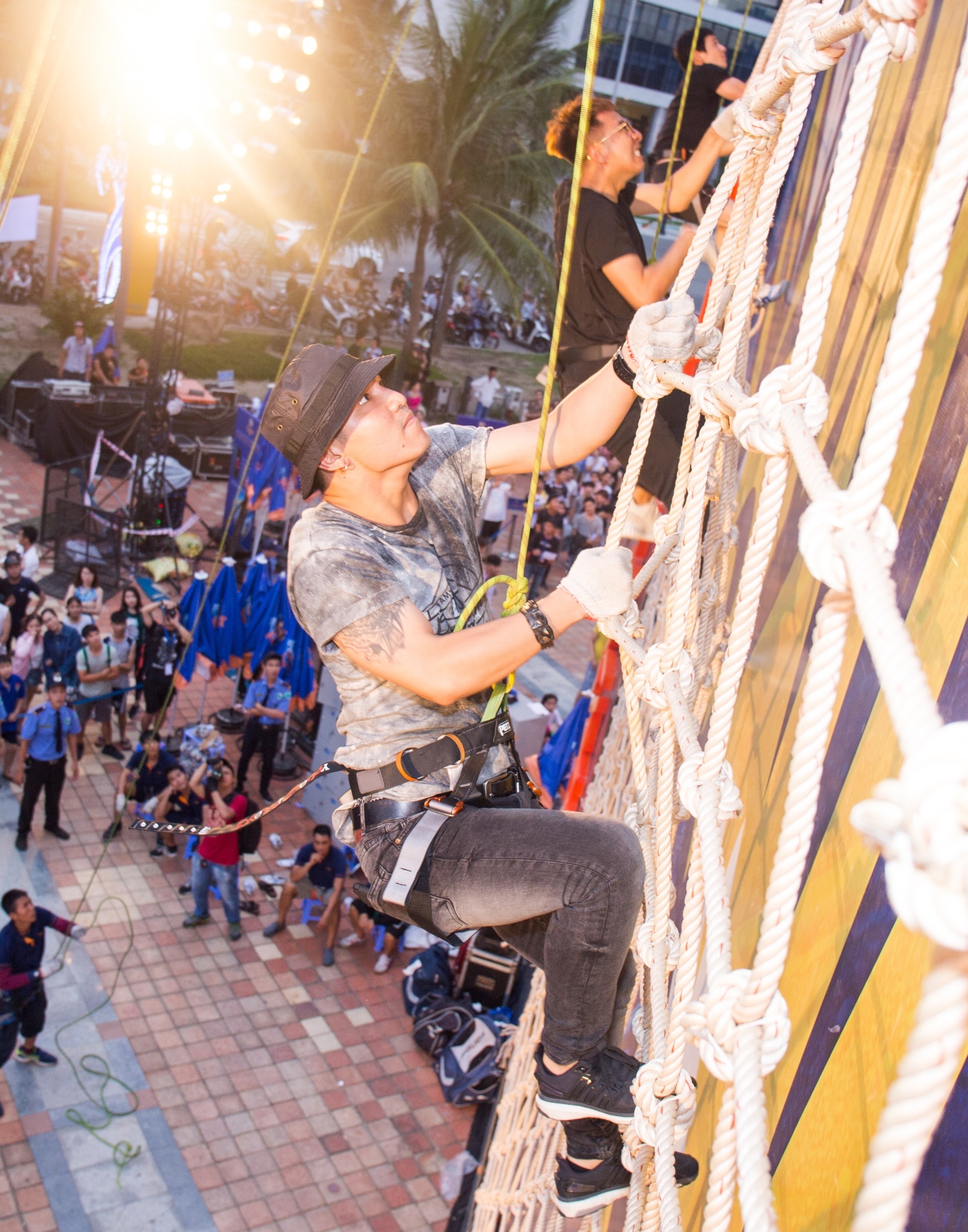 Only C trinh dien Yeu la tha thu o do cao 20 m anh 4