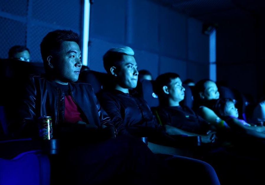 xem phim bom tấn trên TV QLED Samsung ảnh 2 xem phim bom tan tren TV QLED Samsung anh 2