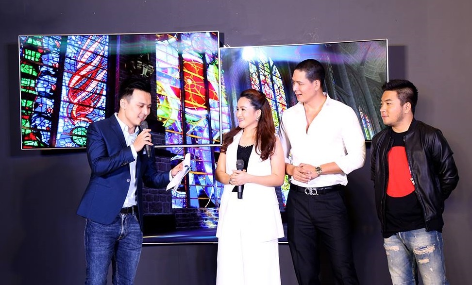 Trai nghiem xem phim bom tan tren TV QLED Samsung hinh anh