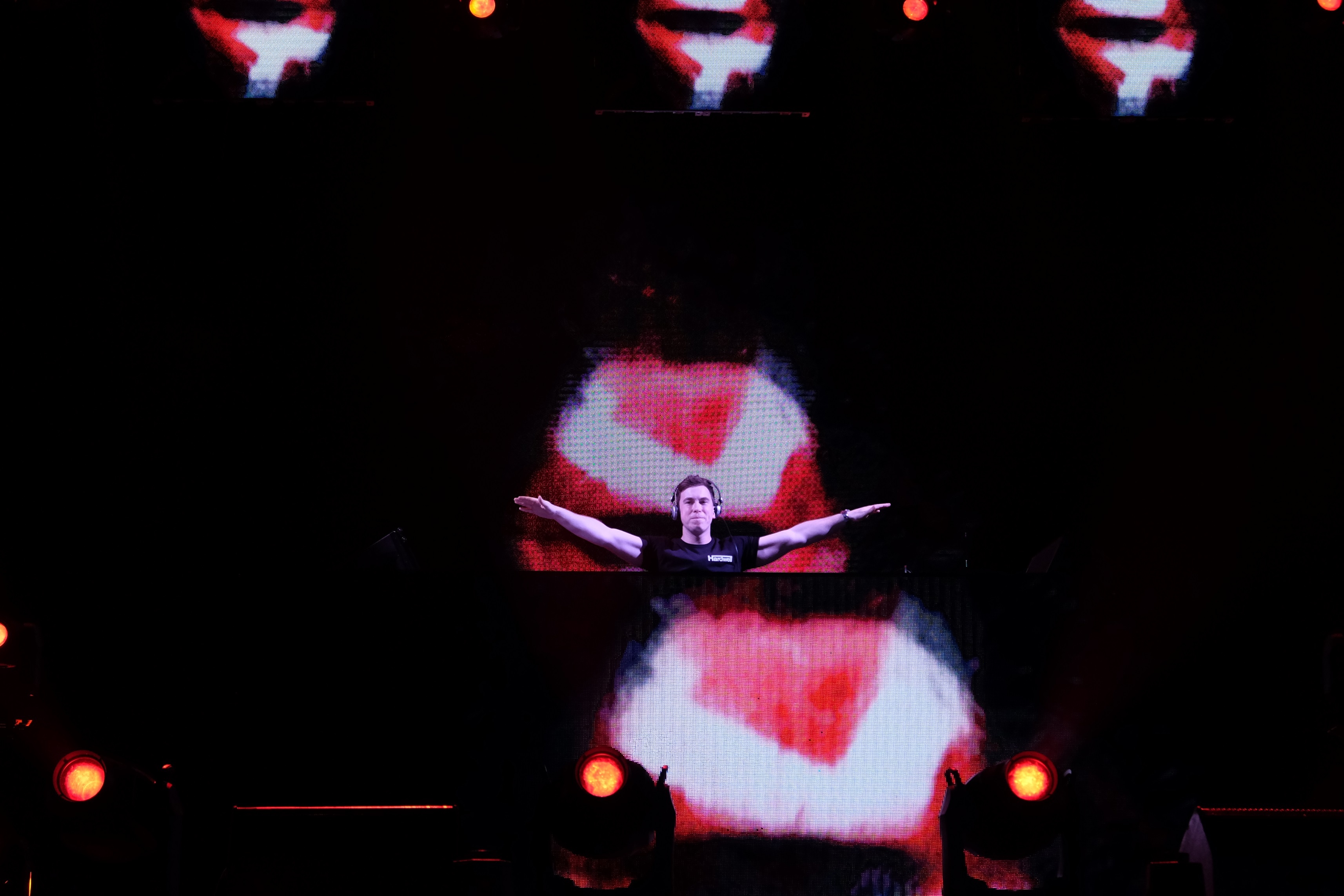 Nhung diem thu vi ben le dem nhac Hardwell hinh anh