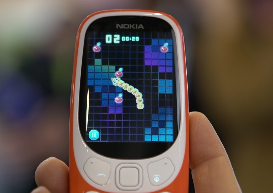Gap go nhom tac gia game 'Ran san moi' tren Nokia 3310 phien ban 2017 hinh anh
