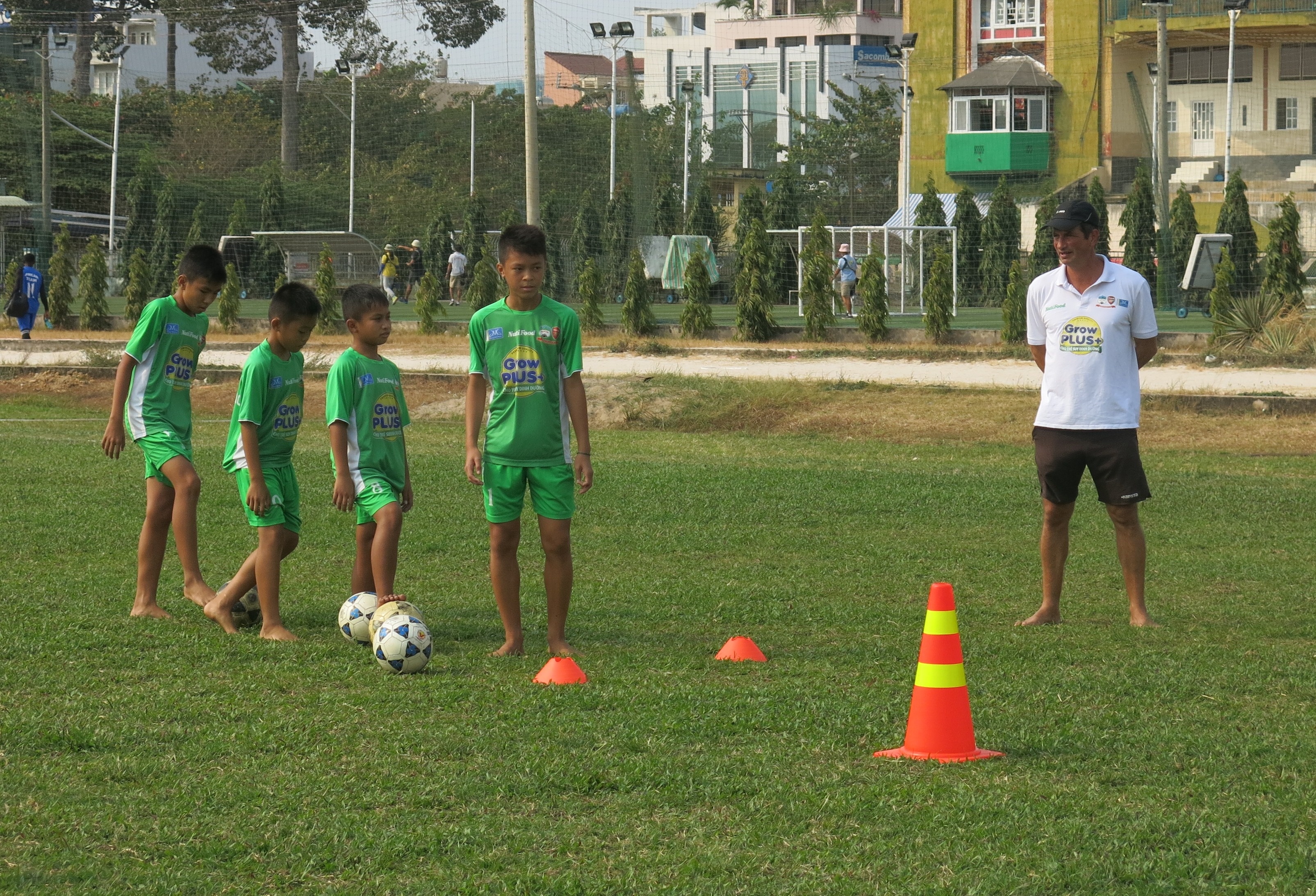 Hoc vien bong da Nutifood tuyen sinh khoa 2 hinh anh