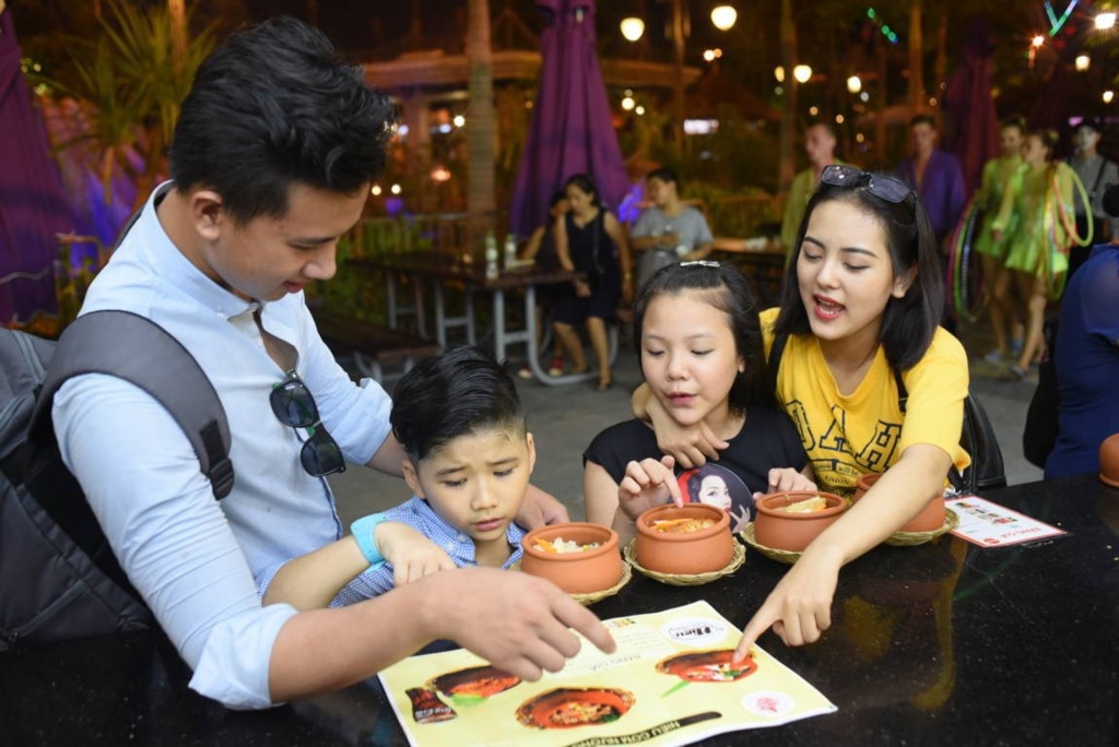 Trai nghiem khong gian am thuc Ngu hanh tai Da Nang hinh anh