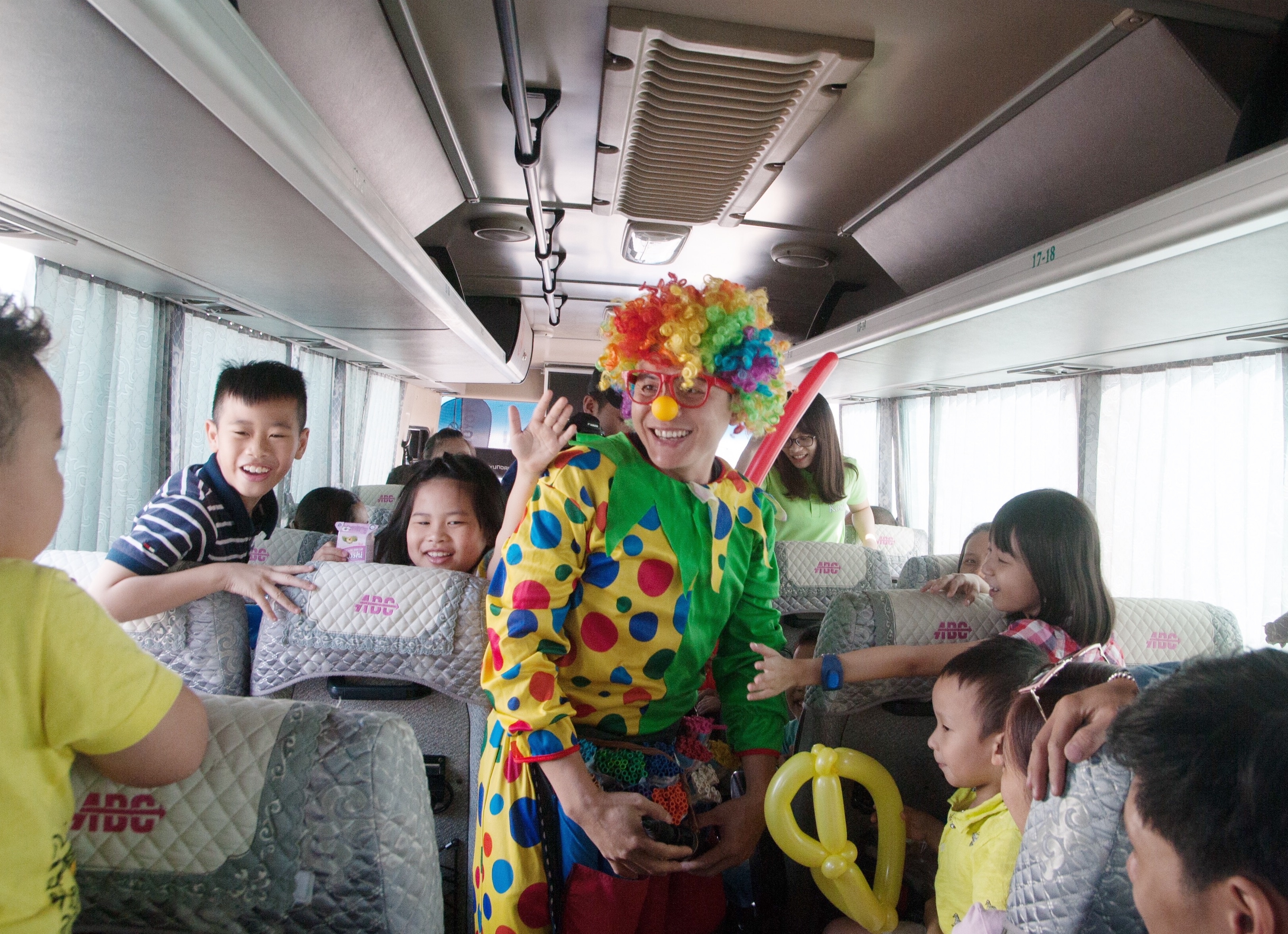 tour tham quan nha may sua cho tre em anh 1